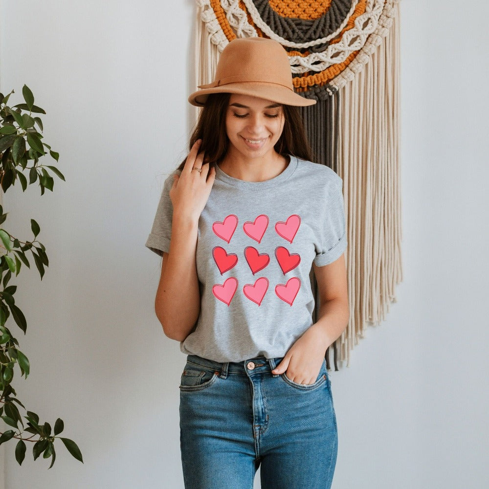 Valentines Day T-Shirt, Cute Heart Shirt Gift for Girlfriend, Graphic Valentines Tee, Valentine's Outfit Idea, Women Heart Tee